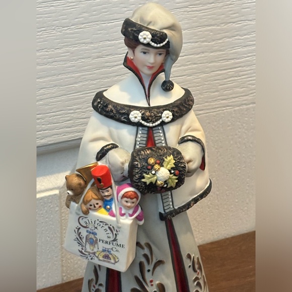 Avon Mrs Albee President’s Club Award Holiday figurine, collectors. - Picture 3 of 12